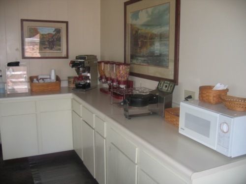 Country Squire Inn And Suites Coshocton Exterior photo