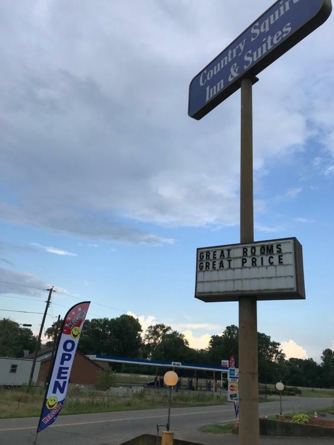Country Squire Inn And Suites Coshocton Exterior photo
